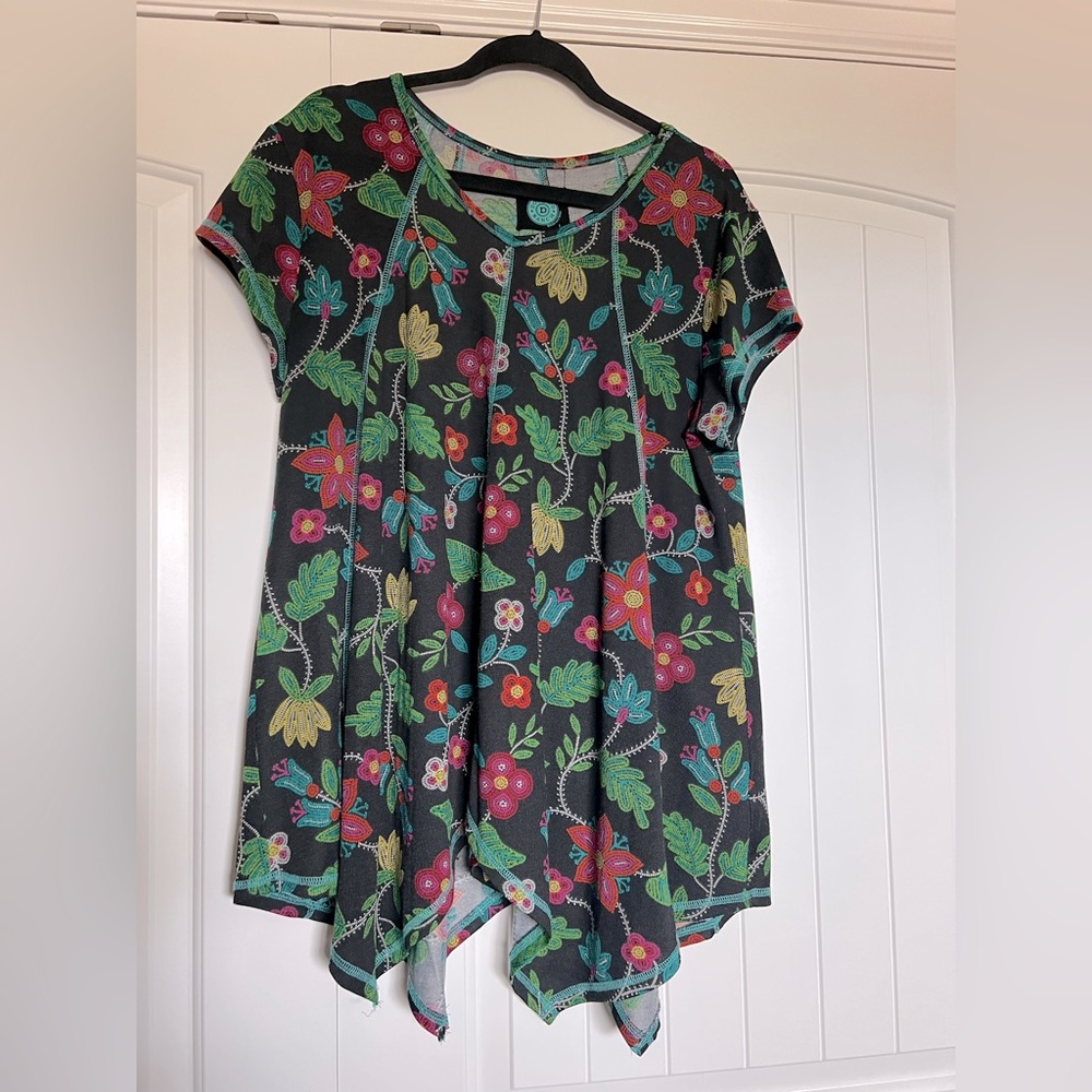 Double D Ranchwear, short sleeve tunic top, size L, but fits plus size 18/20